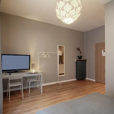 Old Town Apartment *